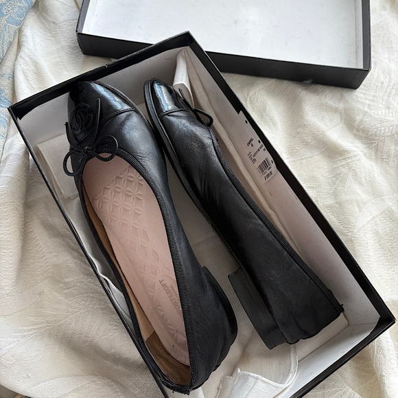 🥀 Authentic Classic CHANEL Ballet Flats in Black Leather Patent Cap-toe sz 37.5🥀 - Picture 3 of 16